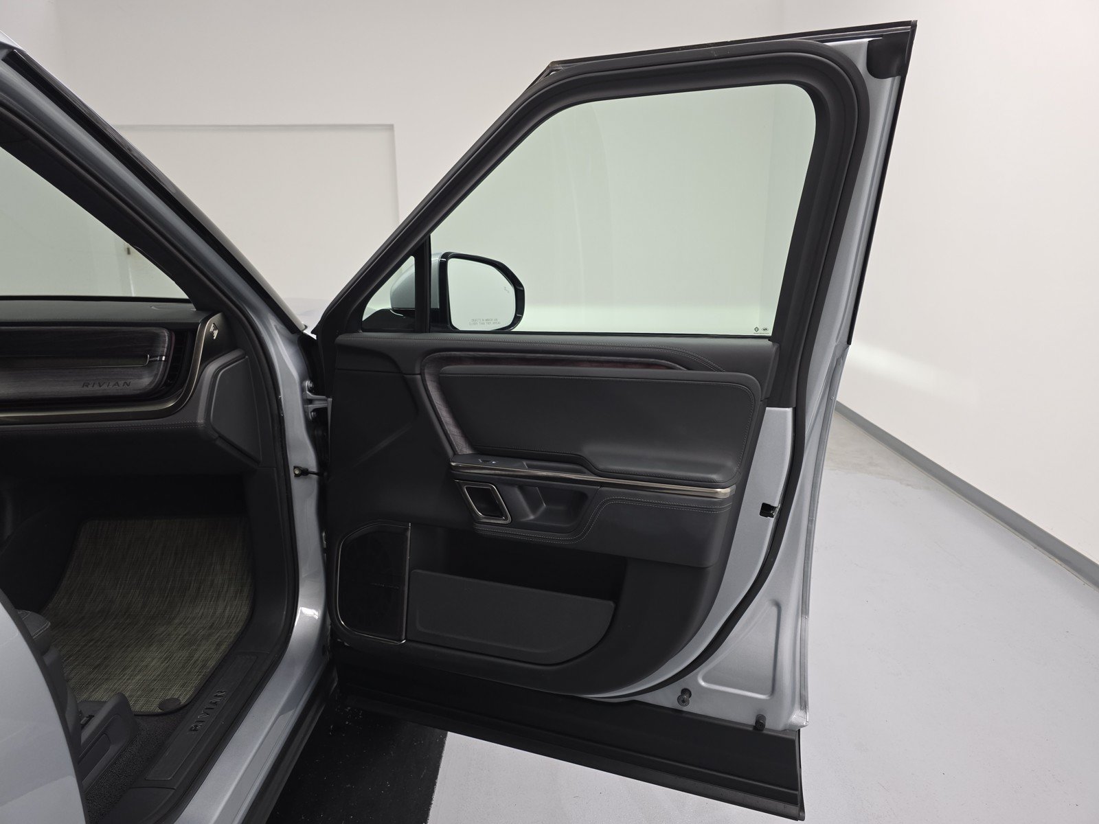 Used 2022 Rivian R1T Adventure AWD/4WD image 17