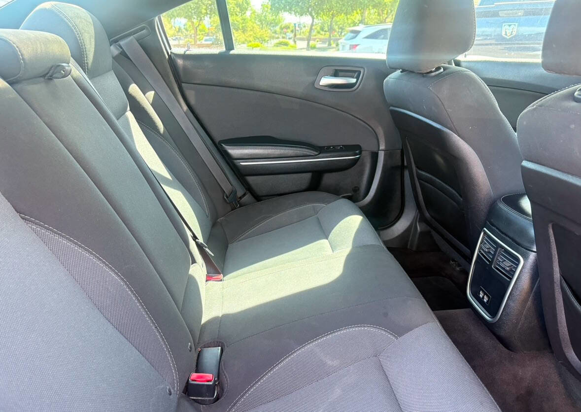 Used 2017 Dodge Charger SE image 5