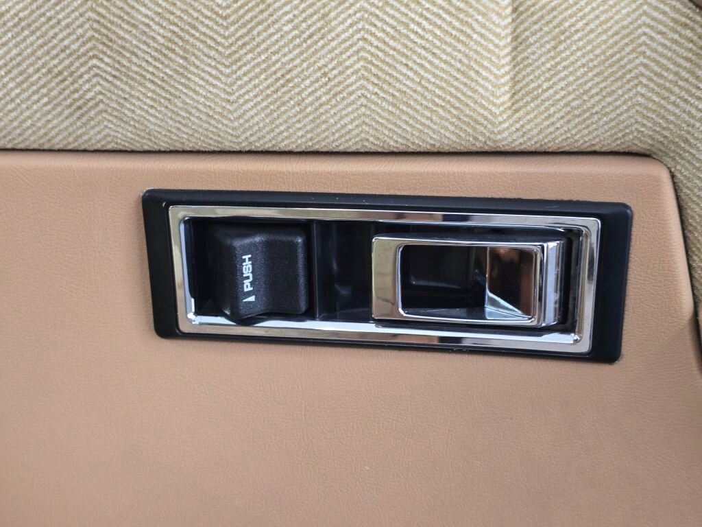 Used 1990 Dodge Grand Caravan LE image 95