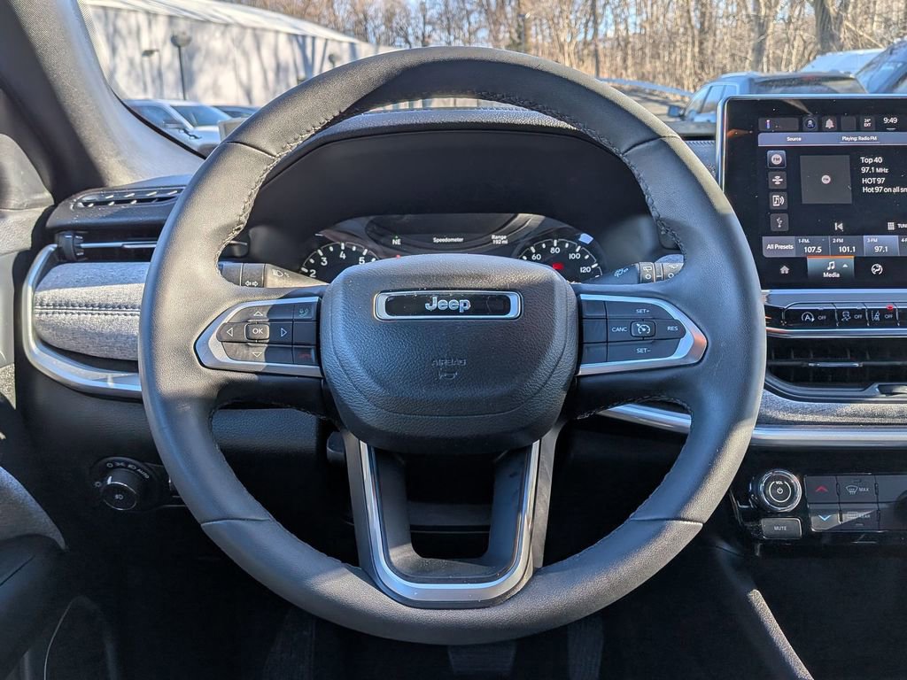 Used 2023 Jeep Compass Latitude image 12