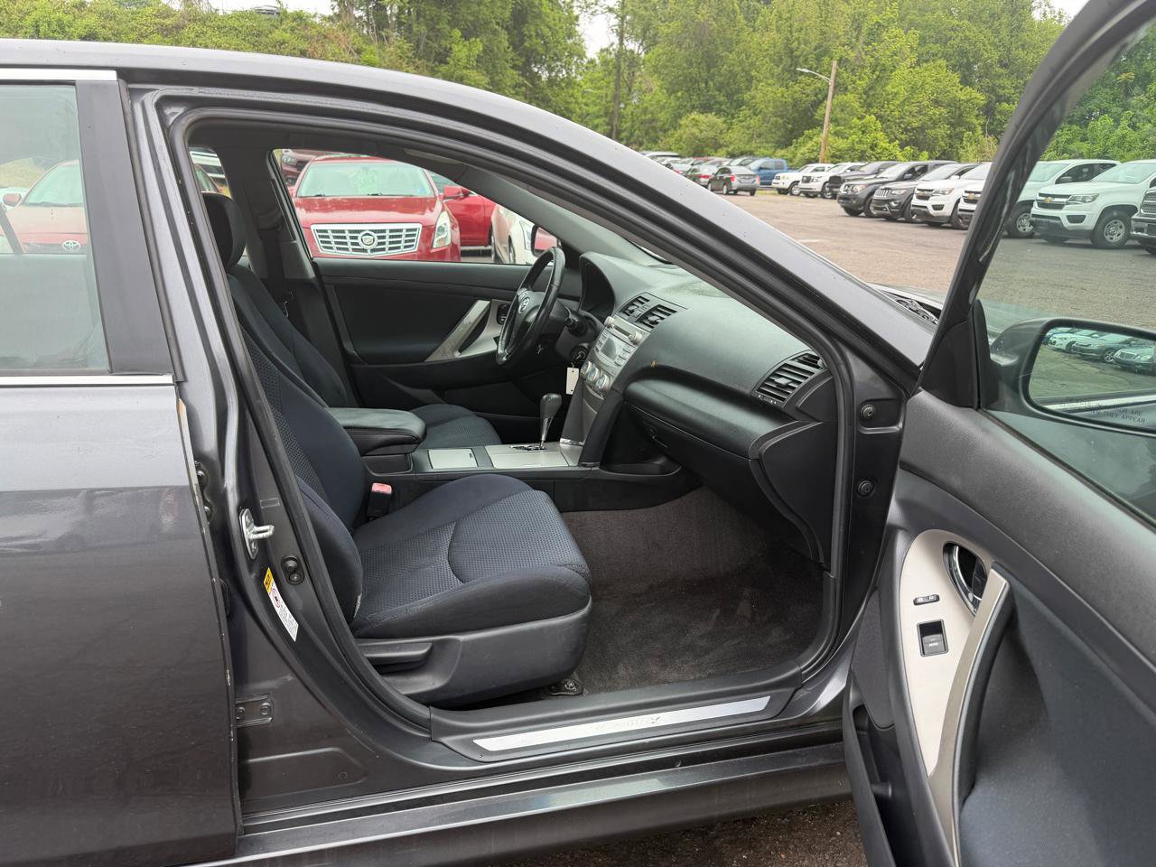 Used 2010 Toyota Camry SE FWD image 15