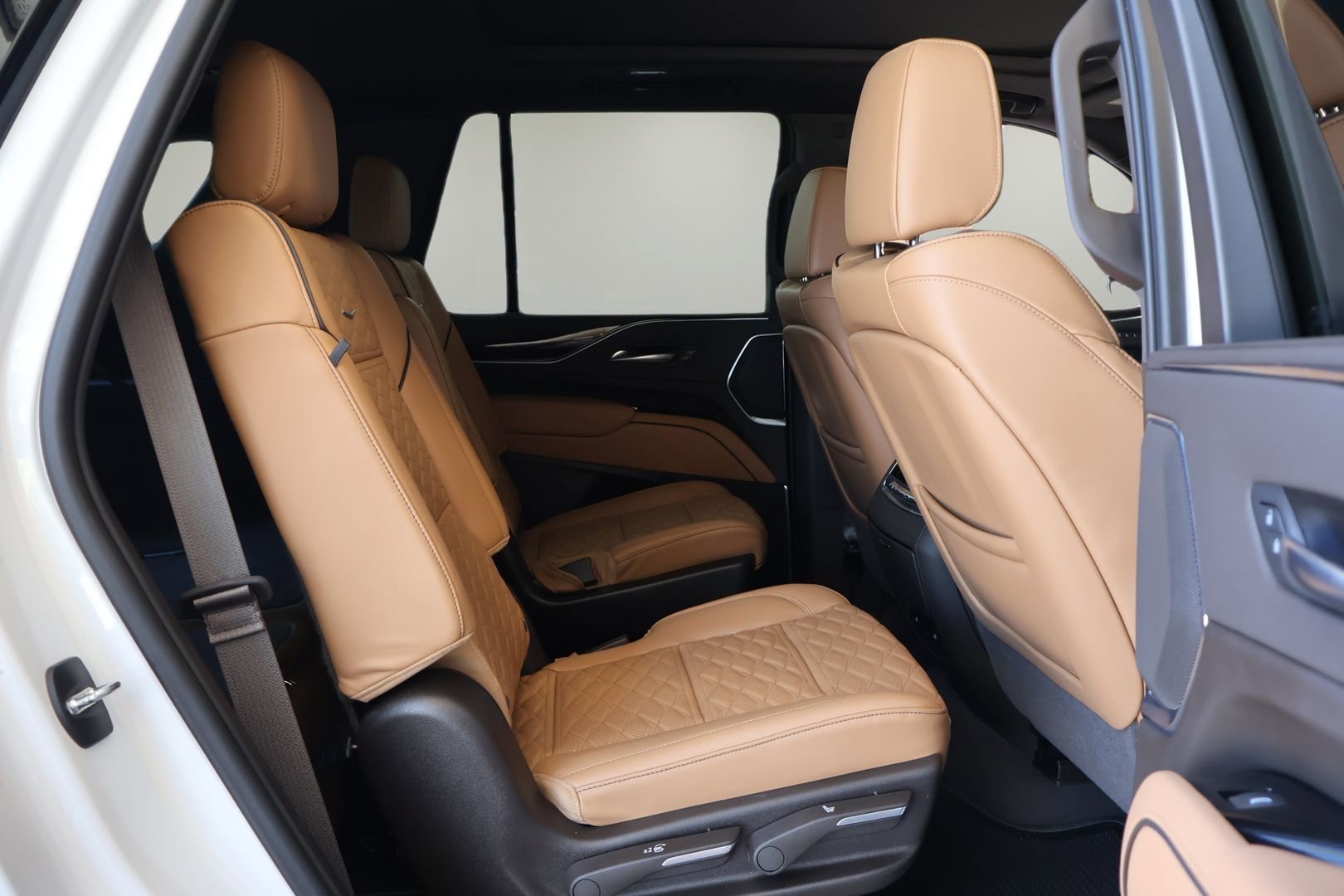 Used 2023 Cadillac Escalade Premium Luxury w/ Performance Package AWD/4WD image 19