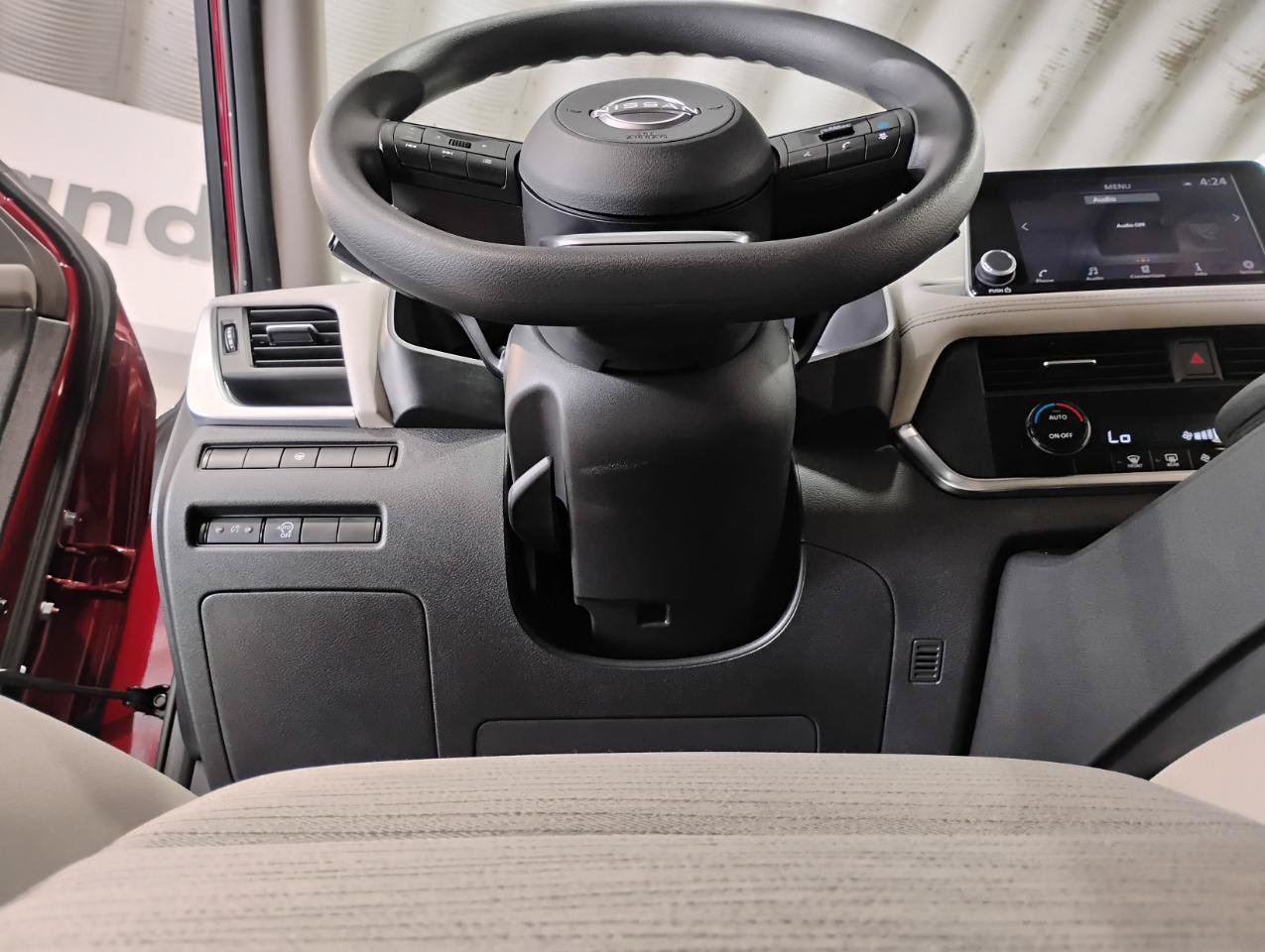 Used 2023 Nissan Rogue SV FWD image 40