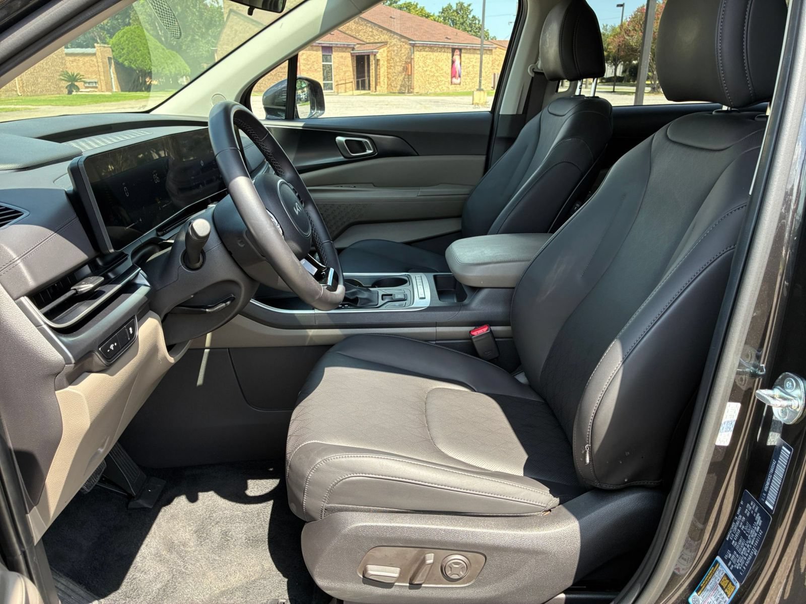 Used 2026 Kia Carnival FWD image 24