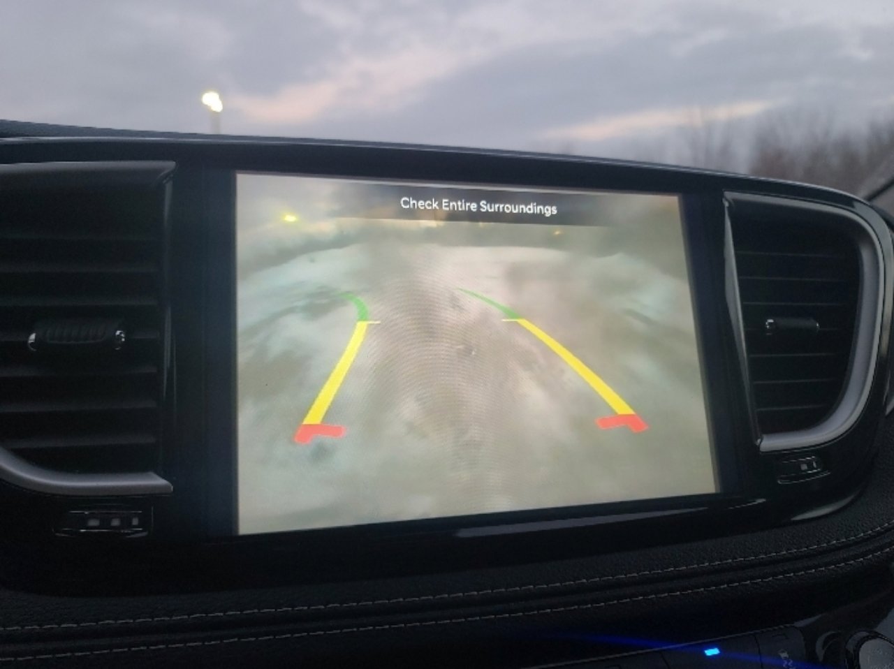 Used 2023 Chrysler Pacifica Touring-L image 5