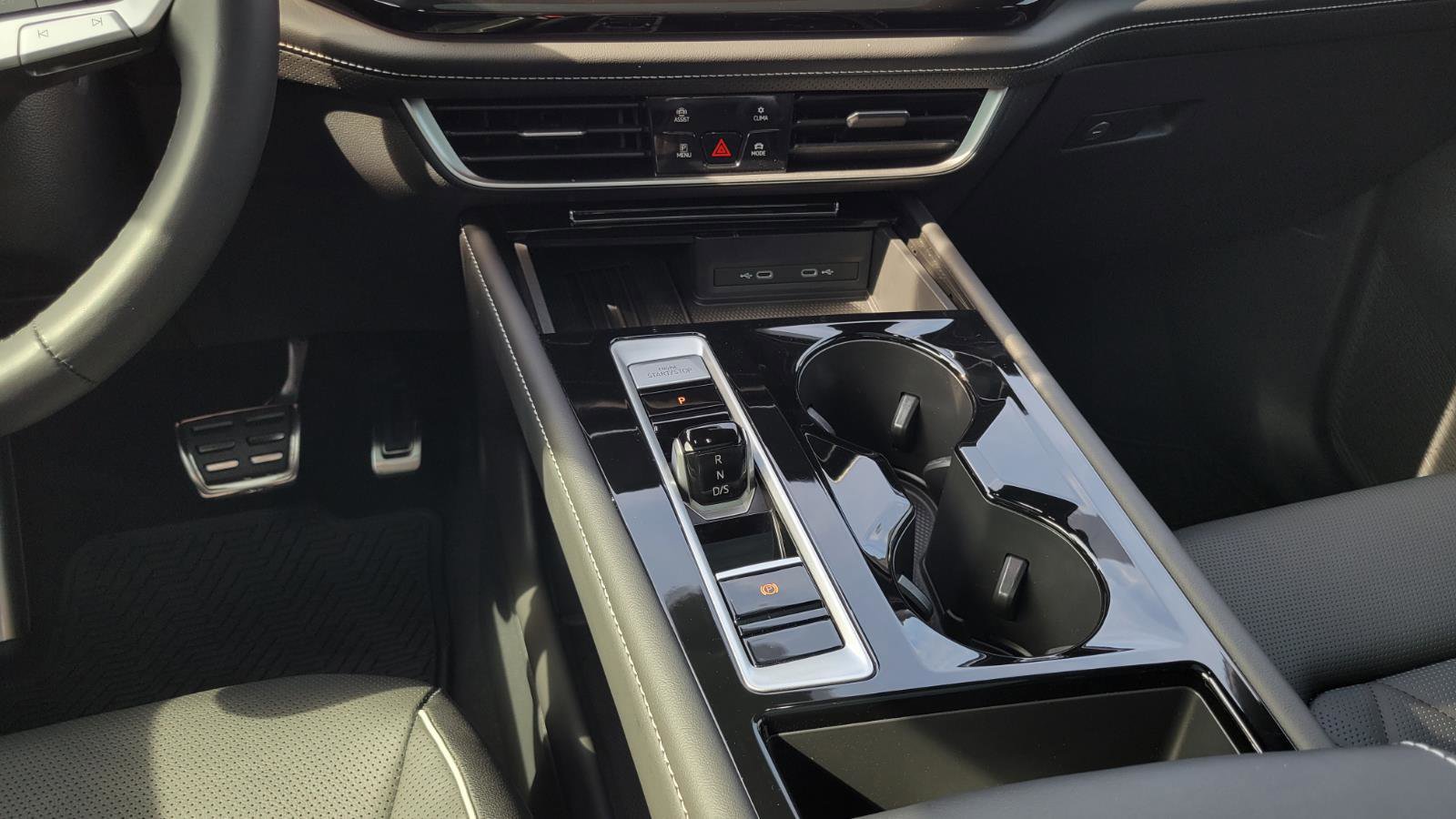 Certified 2025 Volkswagen Atlas Cross Sport SEL Premium R-Line image 32