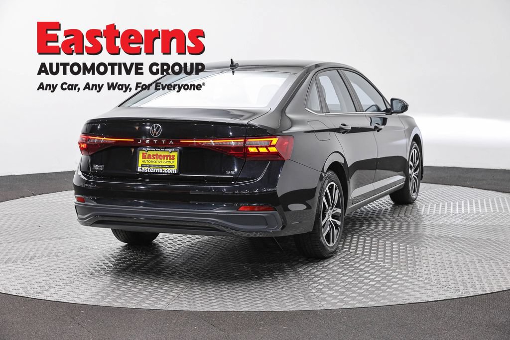 Used 2025 Volkswagen Jetta SE FWD image 5