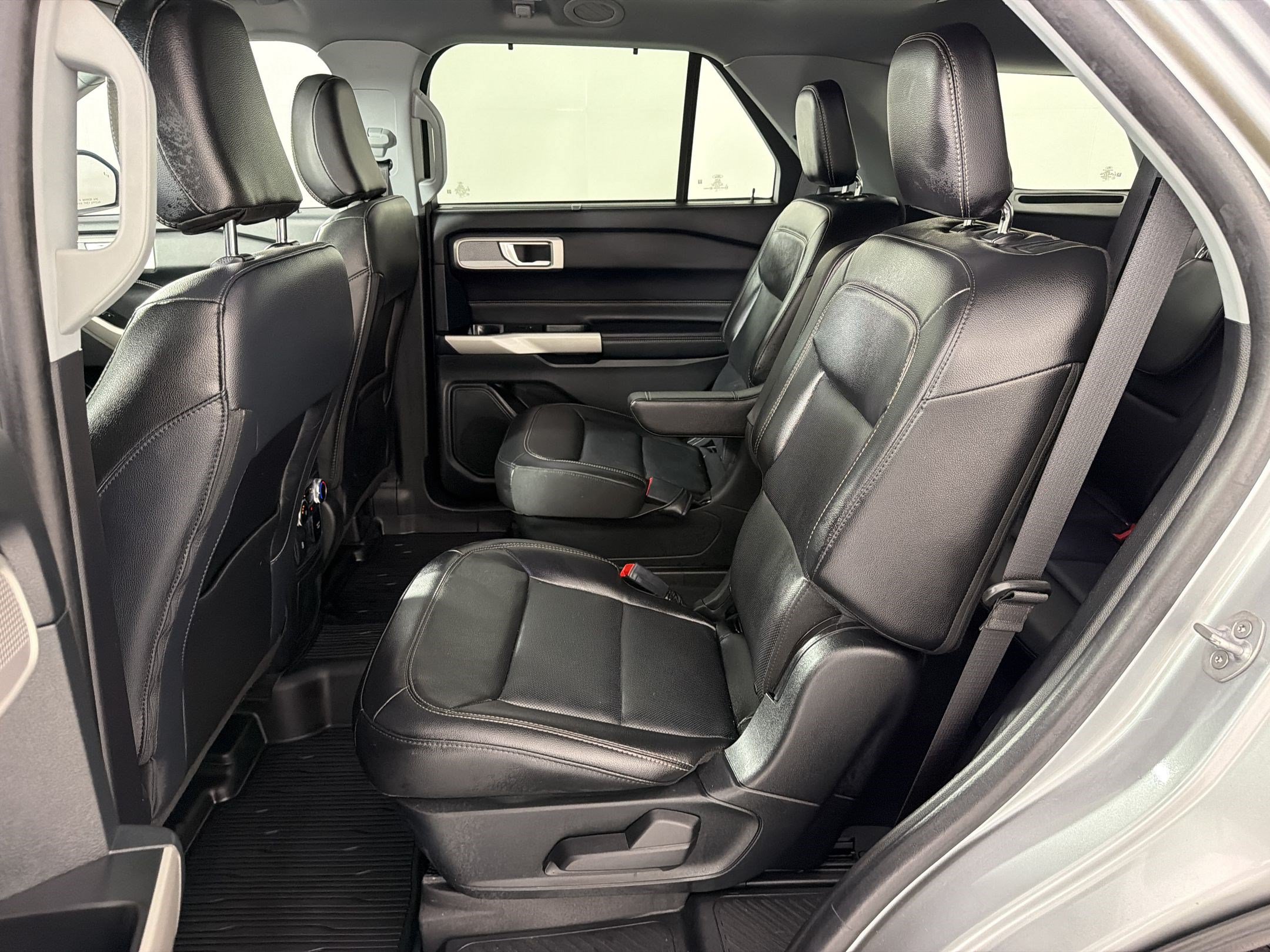 Used 2022 Ford Explorer Limited w/ Equipment Group 301A RWD image 24