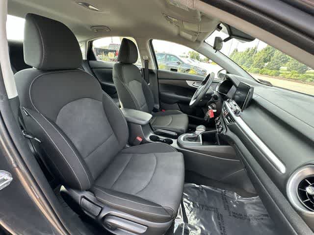 Used 2024 Kia Forte LXS w/ LXS Technology Package FWD image 18