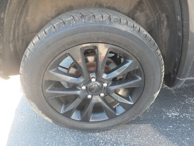 Used 2019 Jeep Grand Cherokee Altitude AWD/4WD image 28