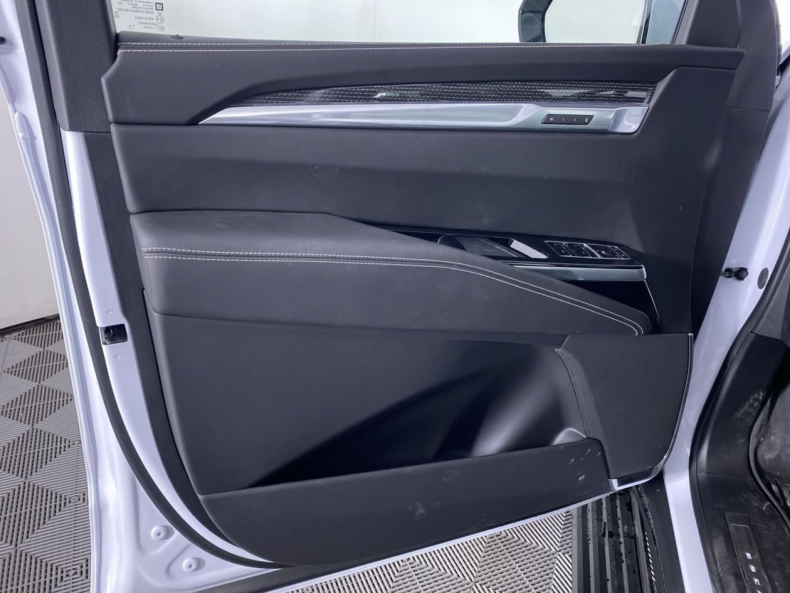 New 2026 Cadillac Escalade V w/ LPO, ONYX Package AWD/4WD image 12