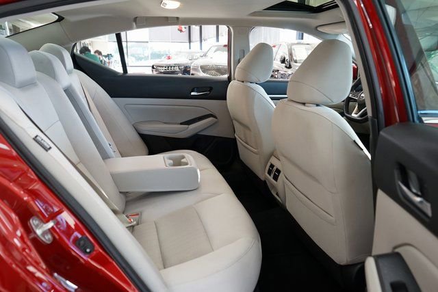 Used 2019 Nissan Altima 2.5 SV image 12