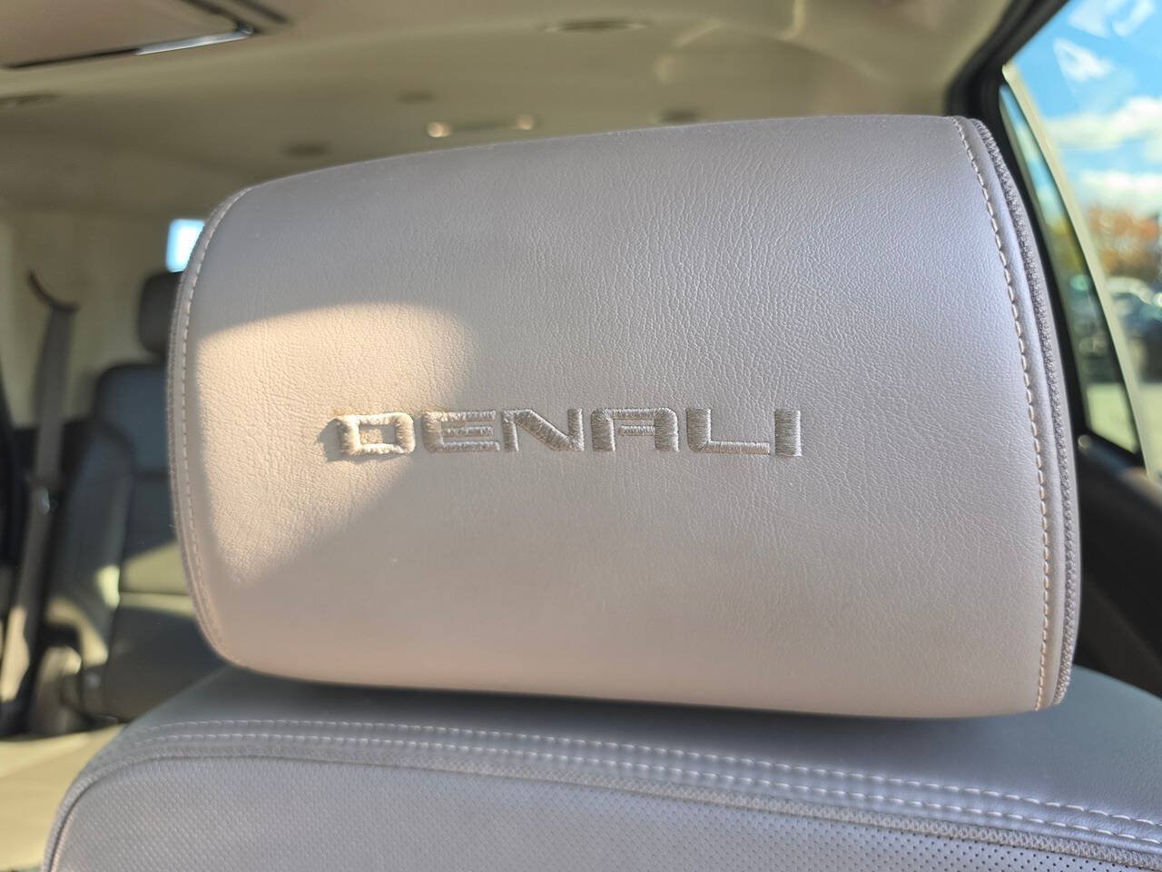 Used 2015 GMC Yukon Denali w/ Touring Package AWD/4WD image 70
