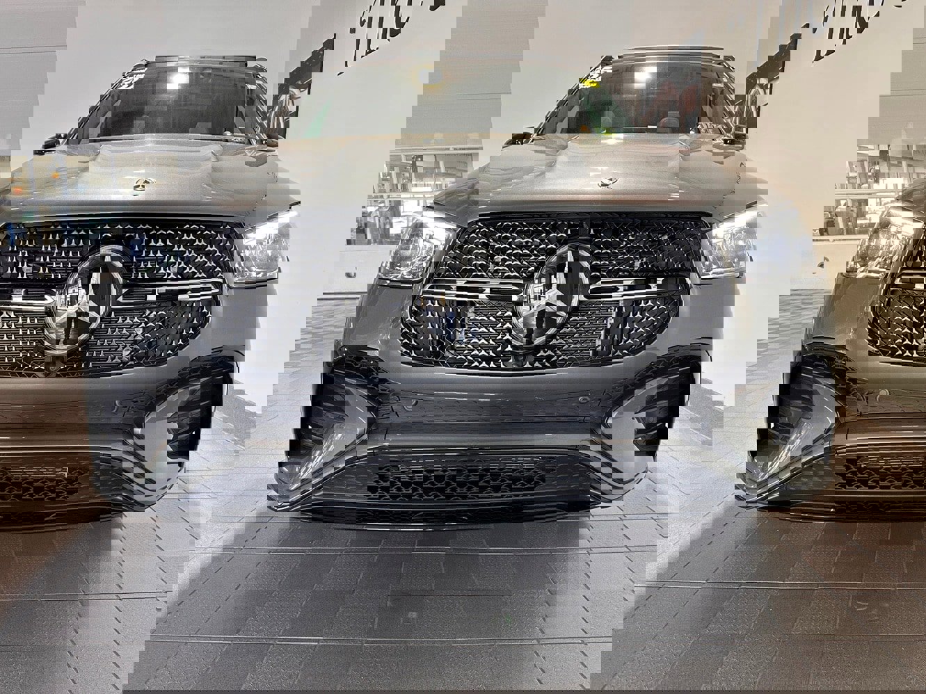 Used 2025 Mercedes-Benz GLE 580 4MATIC image 2