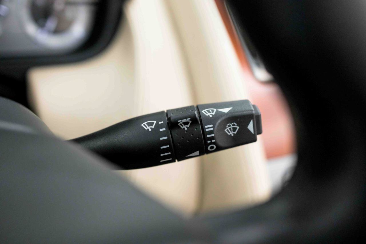 Used 2006 Aston Martin DB9 Volante RWD image 74