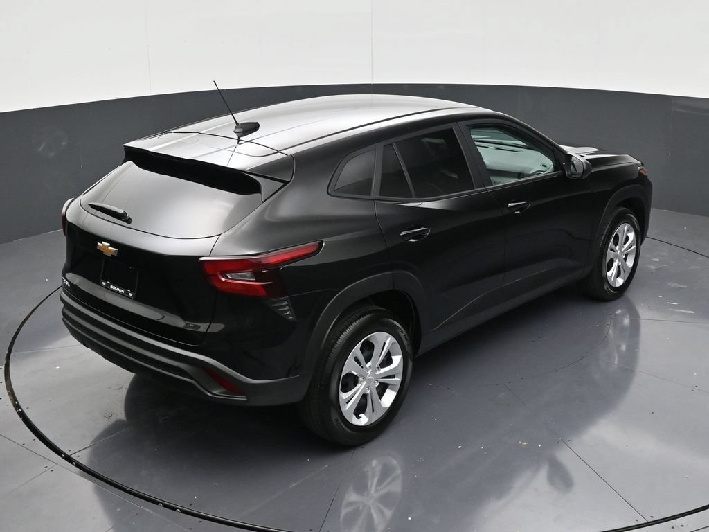 Used 2025 Chevrolet Trax LS FWD image 16