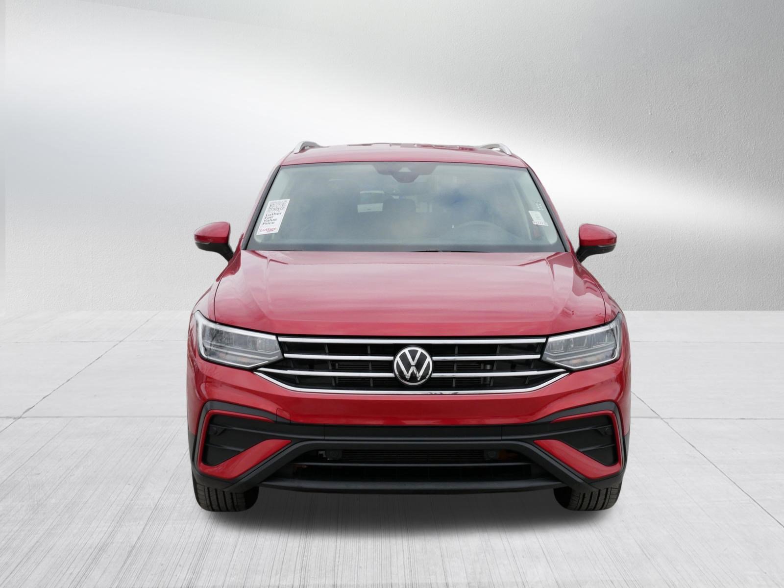 Used 2022 Volkswagen Tiguan SE image 2