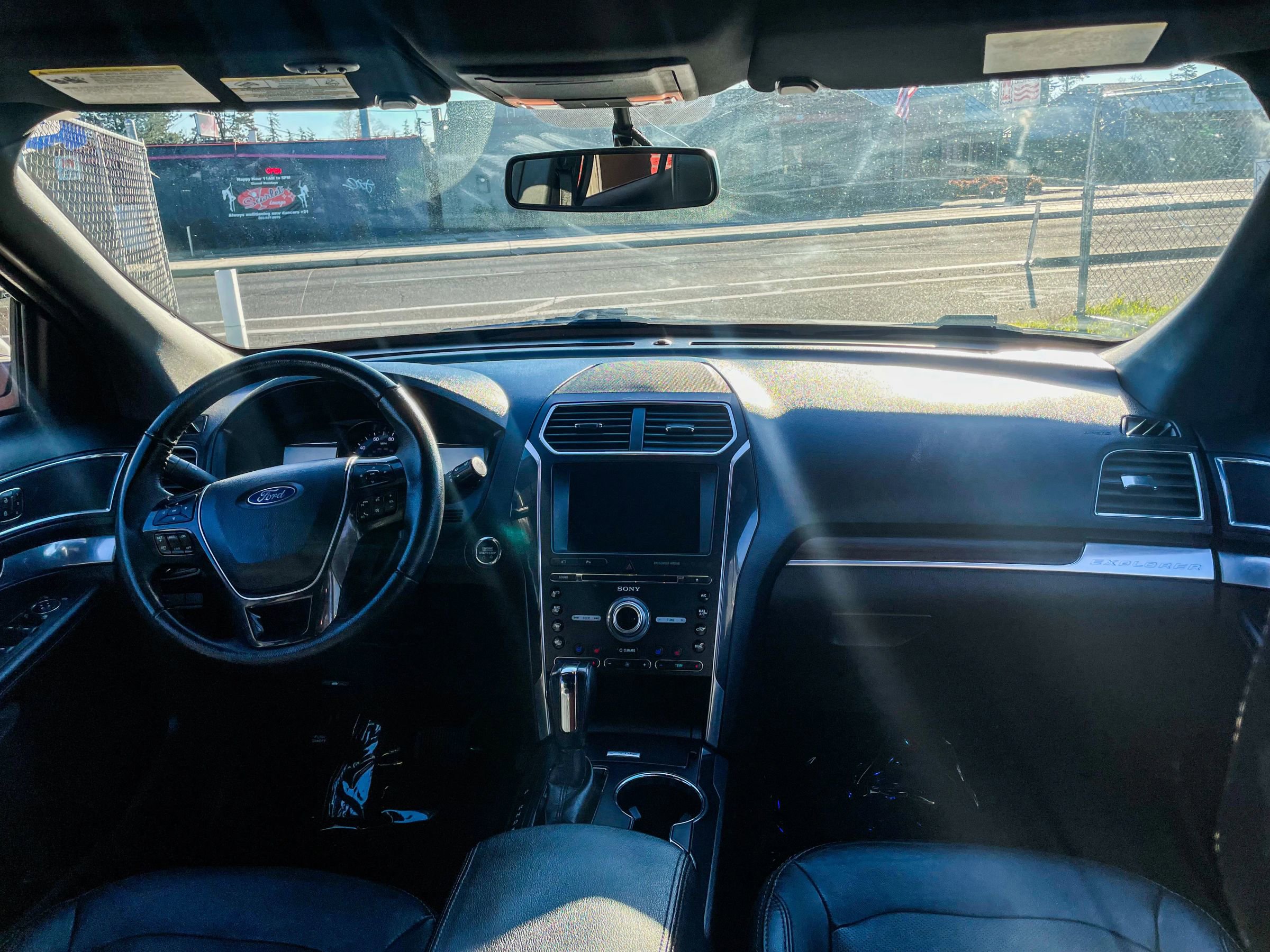 Used 2018 Ford Explorer Limited image 3