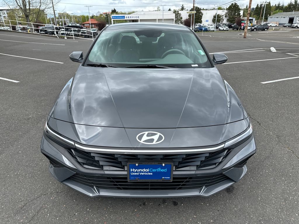 Certified 2025 Hyundai Elantra SE image 9