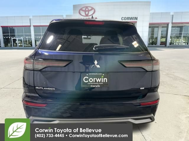 Used 2025 Mitsubishi Outlander SE image 4