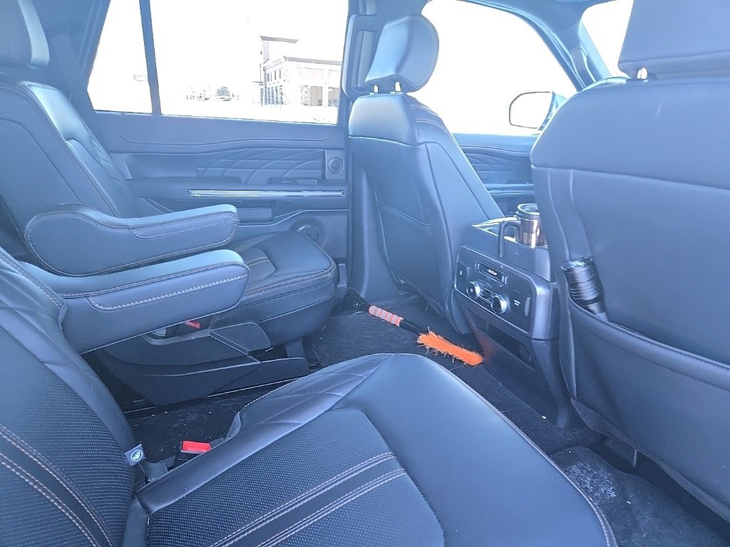 Used 2024 Ford Expedition Platinum image 4