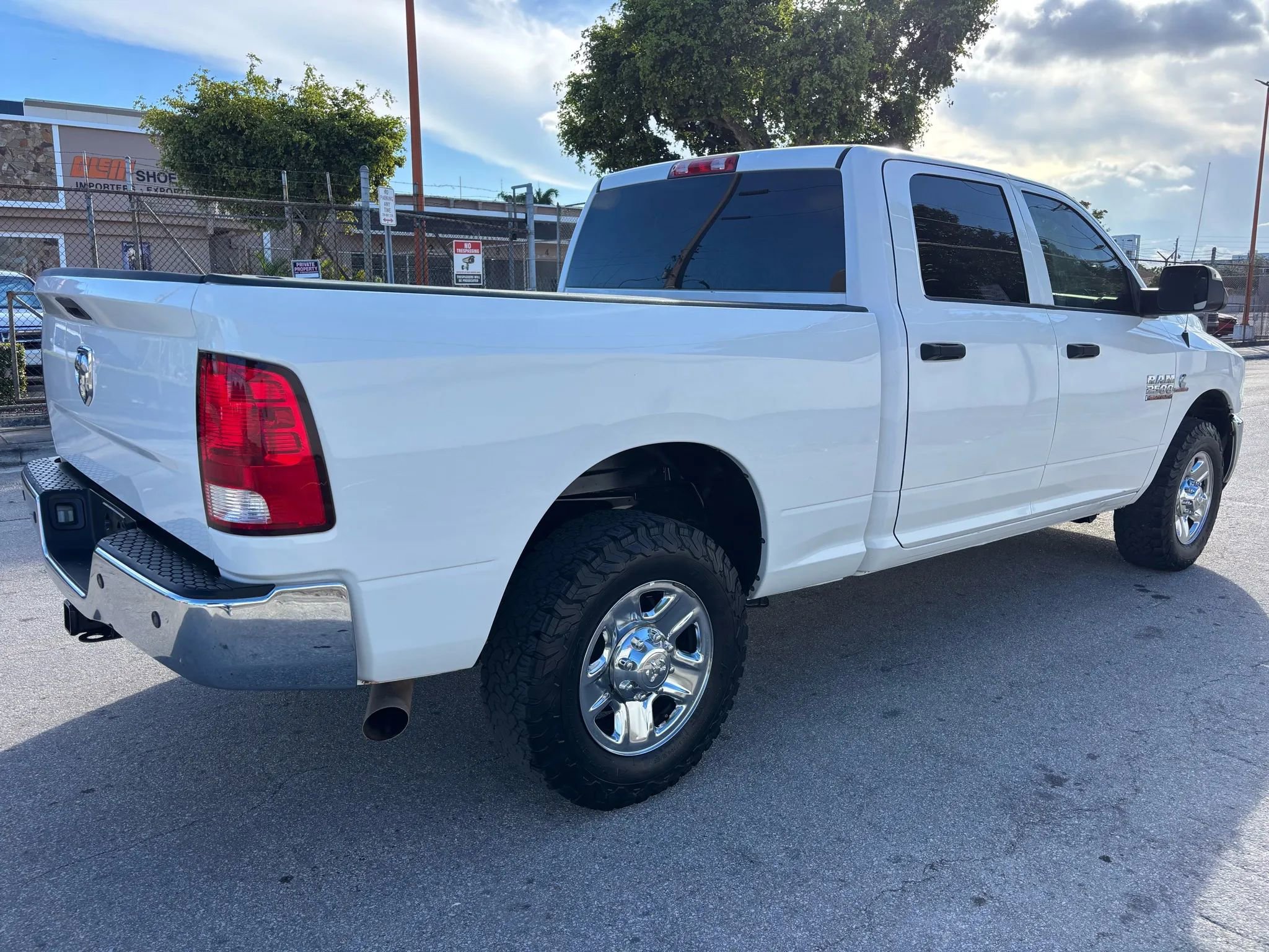 Used 2017 RAM 2500 Tradesman w/ Chrome Appearance Group RWD image 5