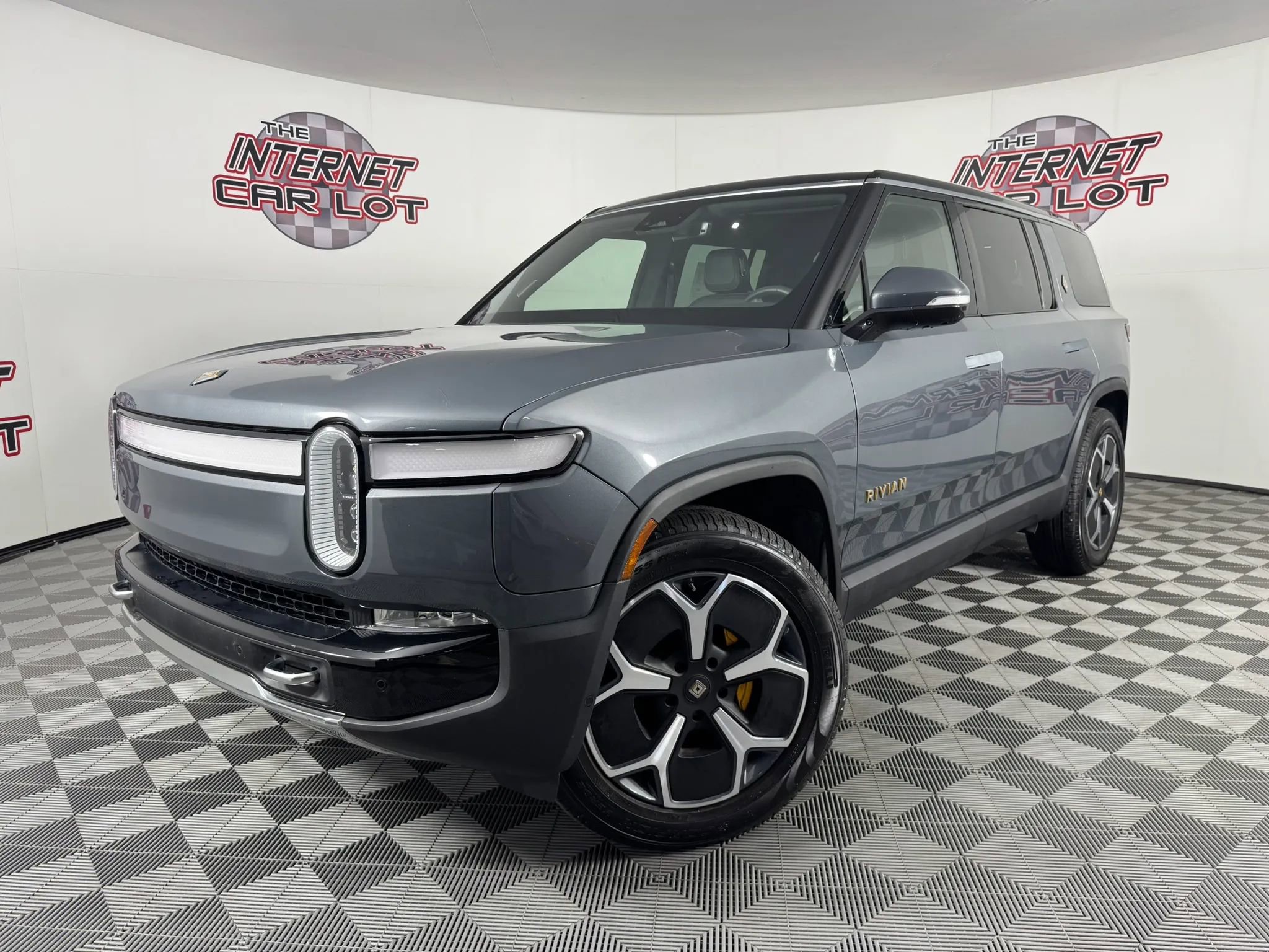Used 2023 Rivian R1S Adventure image 1