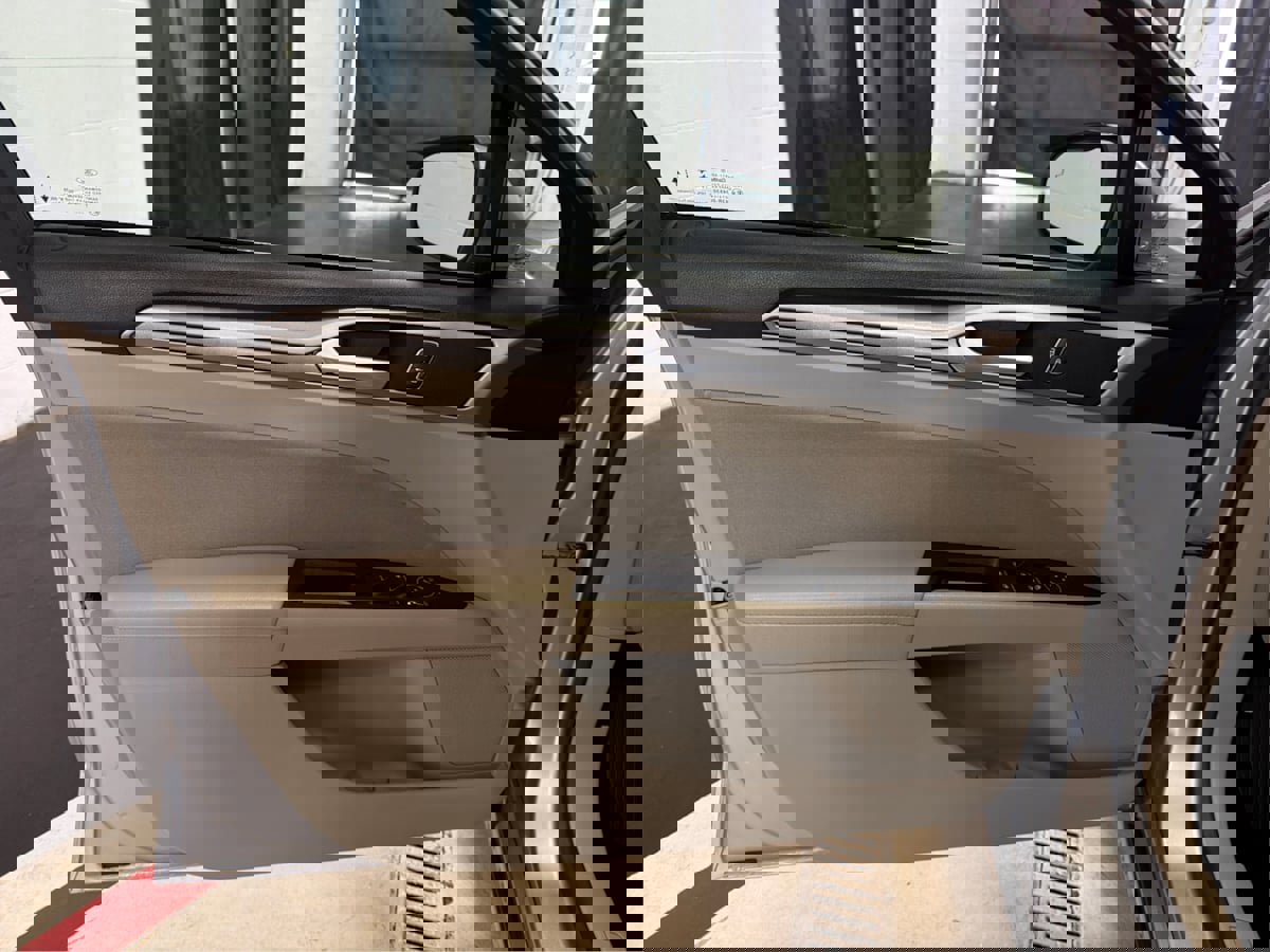 Used 2020 Ford Fusion SE image 23