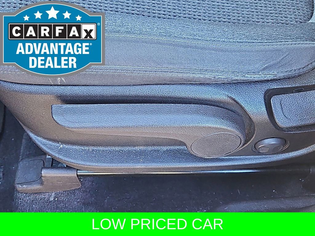 Used 2019 Hyundai Santa Fe SE image 11