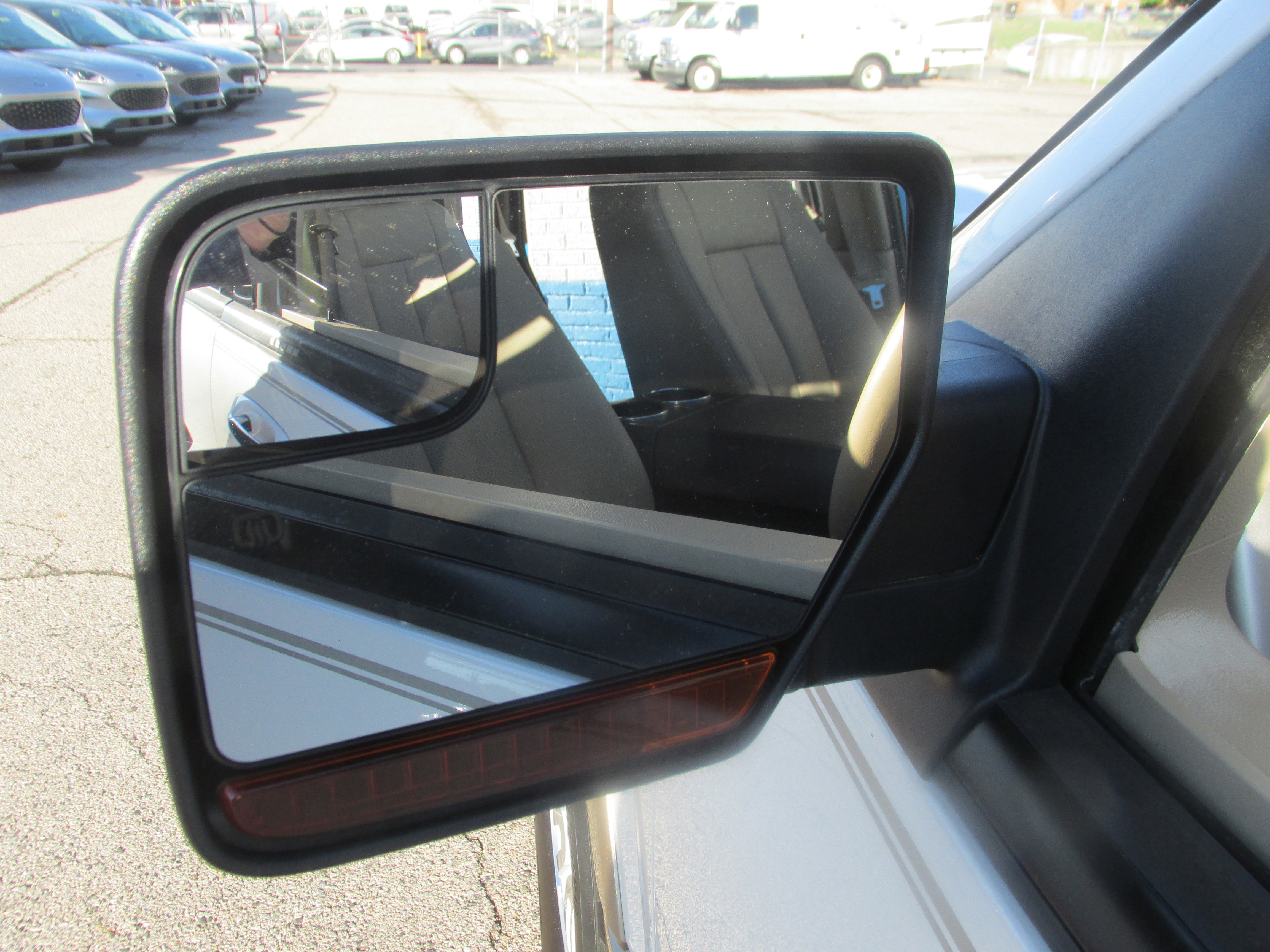 Used 2014 Ford Expedition XLT w/ Equipment Group 202A AWD/4WD image 17