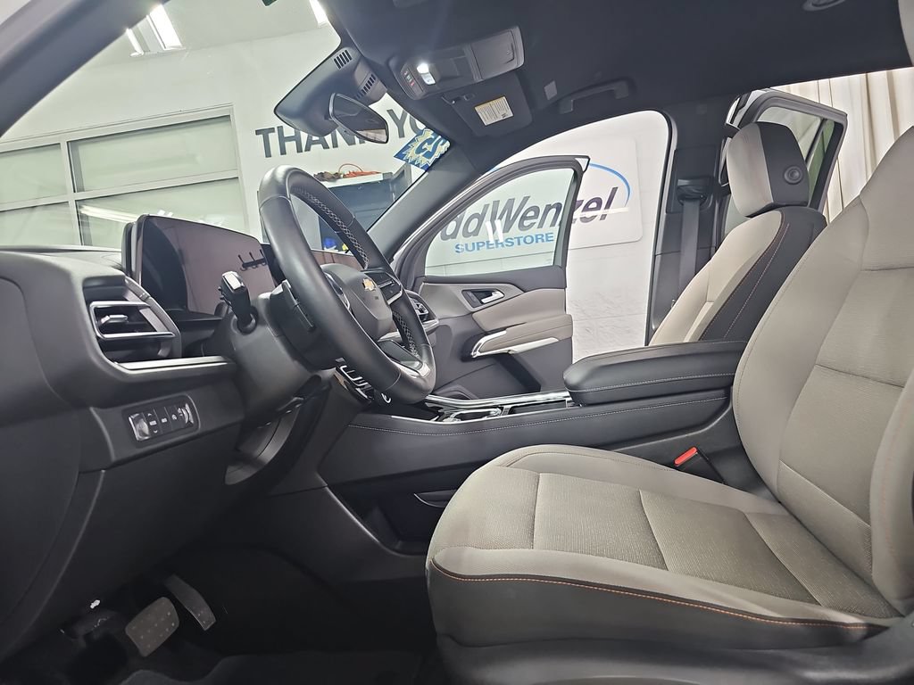 Used 2025 Chevrolet Traverse LT AWD/4WD image 22