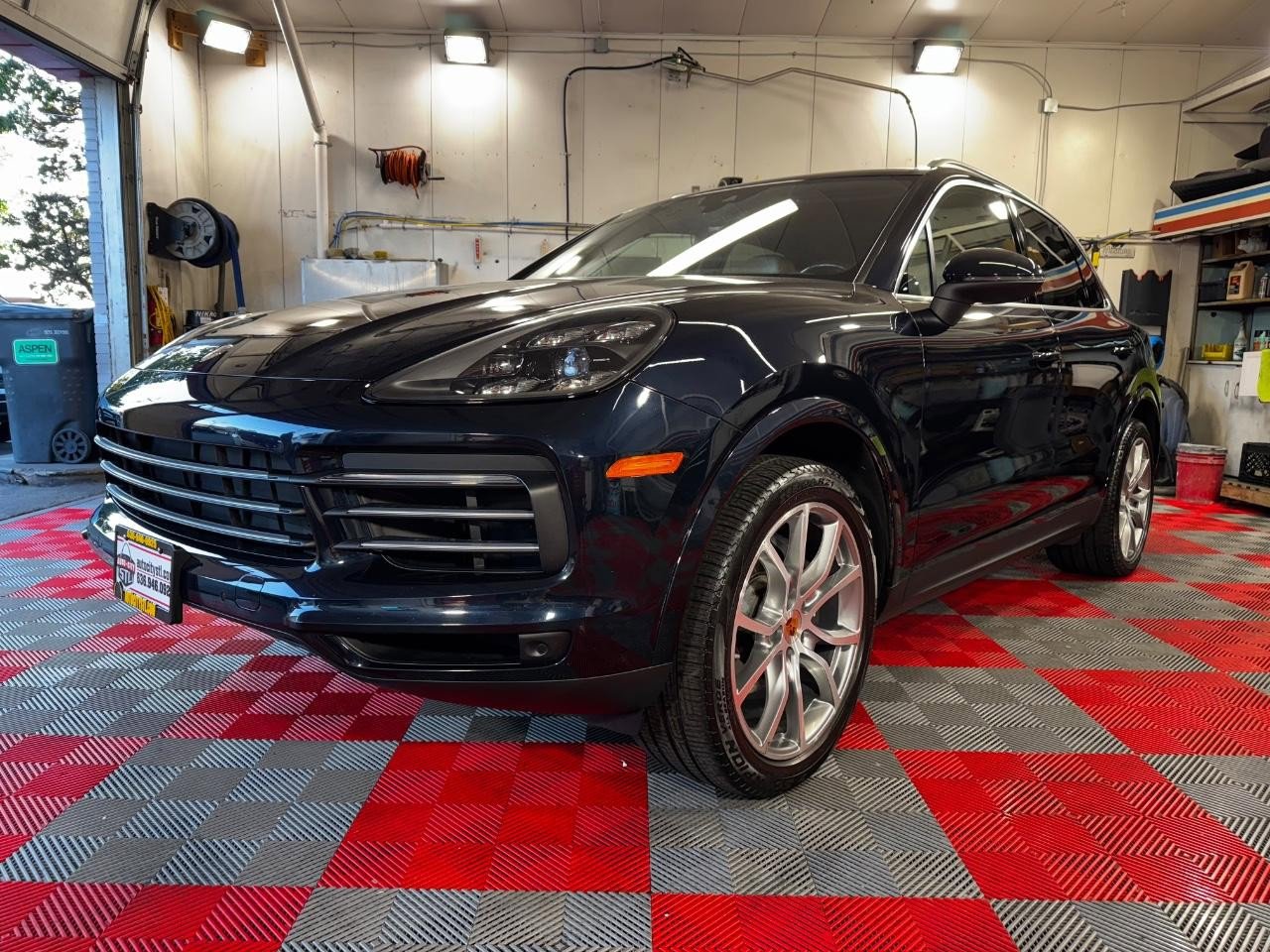 Used 2019 Porsche Cayenne AWD image 3