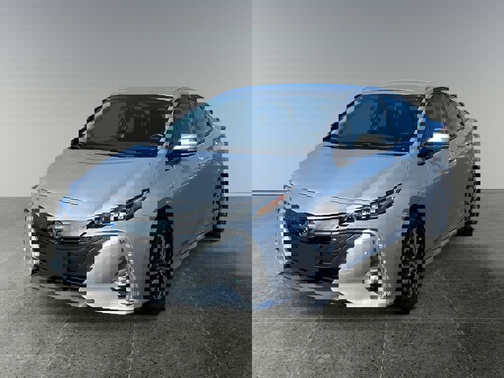 Used 2017 Toyota Prius Prime Advanced image 3