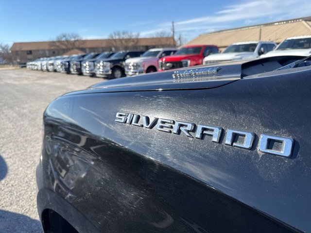 Used 2025 Chevrolet Silverado 1500 Custom image 9