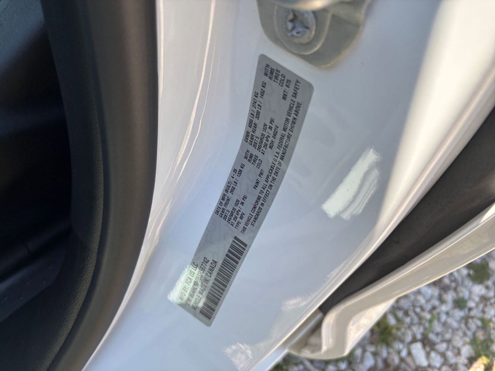 Used 2025 Chrysler Pacifica Limited FWD image 34