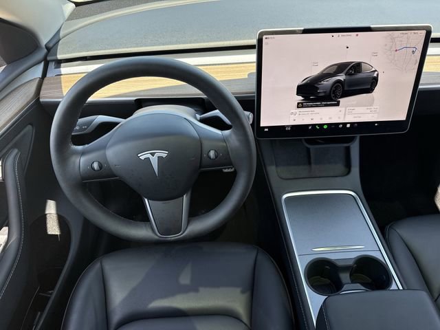 Used 2025 Tesla Model Y Performance image 12