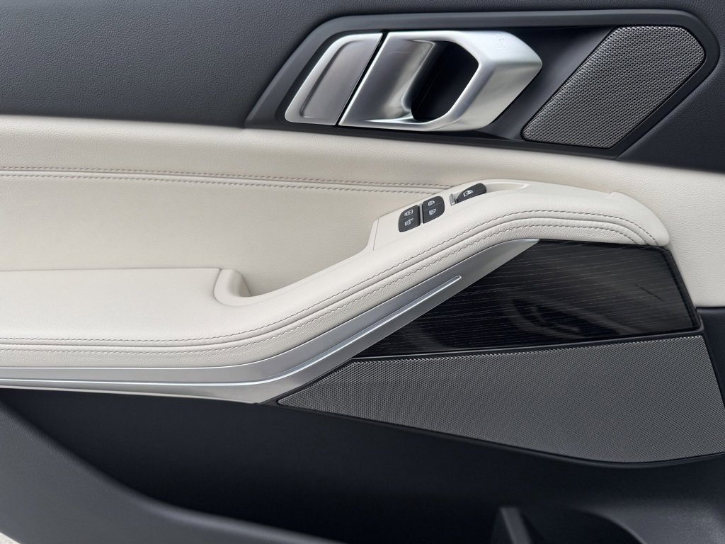 New 2026 BMW X7 M60i w/ Executive Package image 20