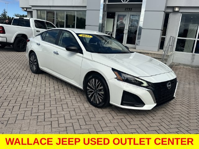 Used 2025 Nissan Altima 2.5 SV FWD image 5