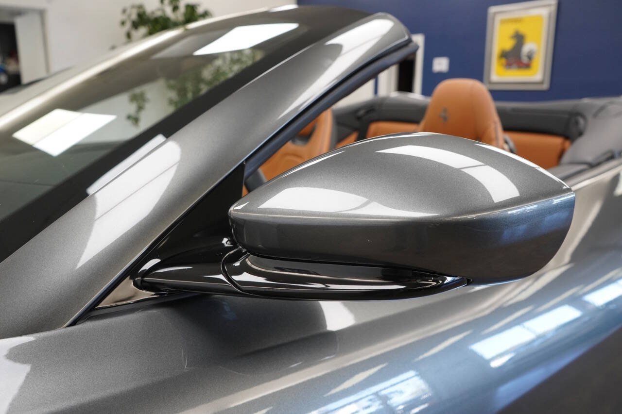 Used 2019 Ferrari Portofino RWD image 14