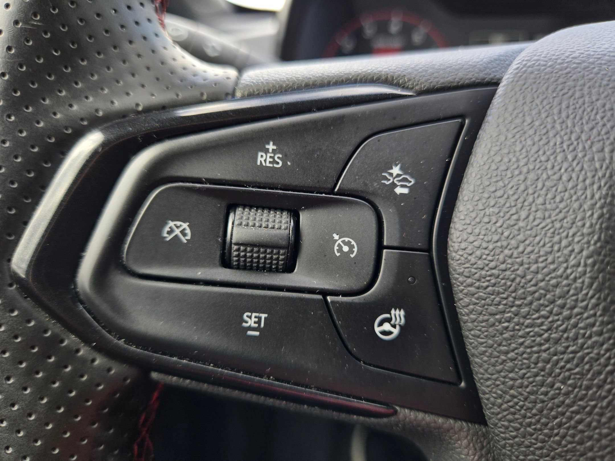 Used 2024 Chevrolet Trax RS image 25