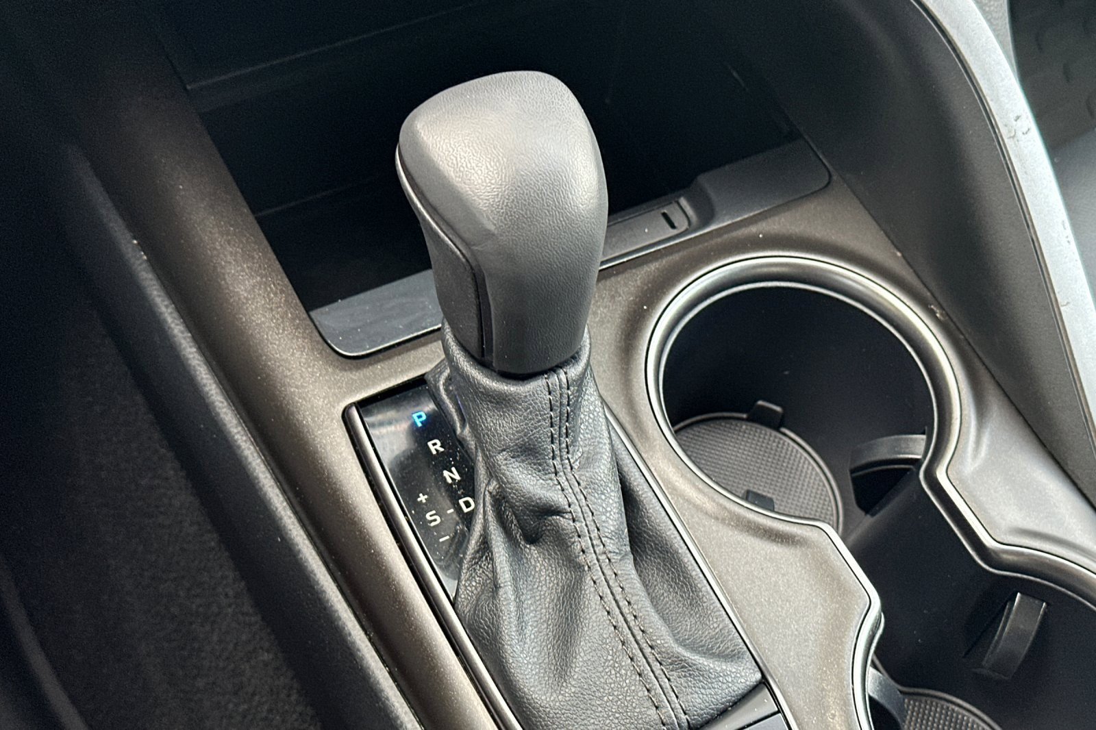 Used 2024 Toyota Camry SE image 19