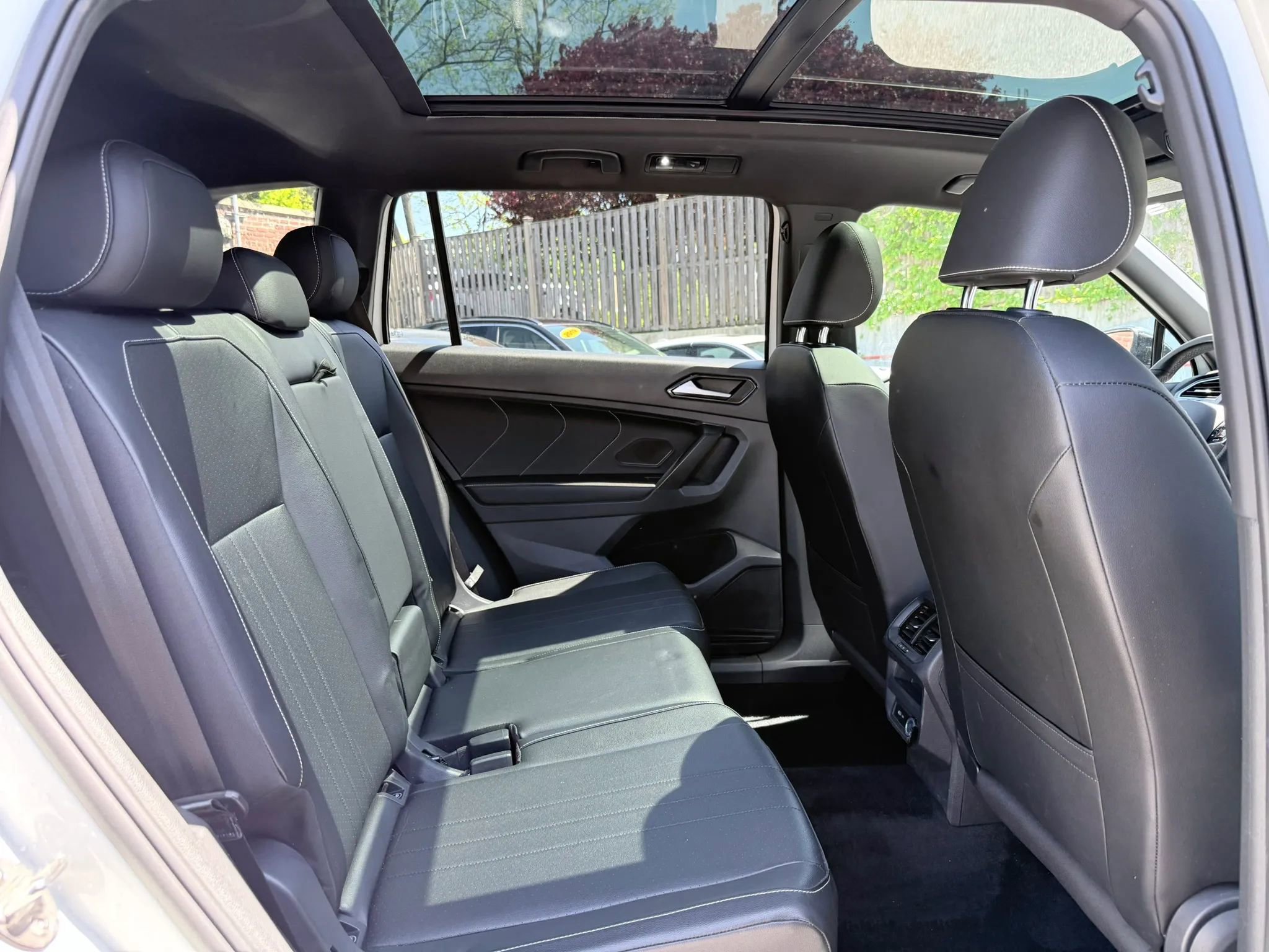 Used 2022 Volkswagen Tiguan SE R-Line AWD/4WD image 16