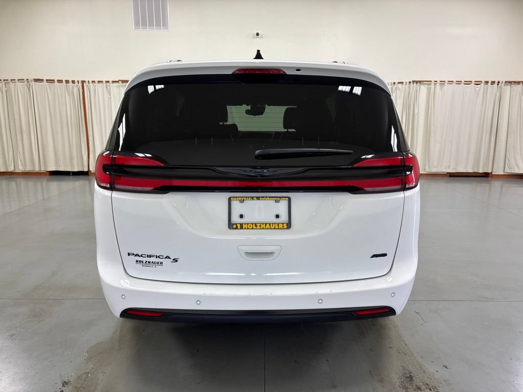 Used 2024 Chrysler Pacifica Touring-L w/ S Appearance Package AWD/4WD image 7