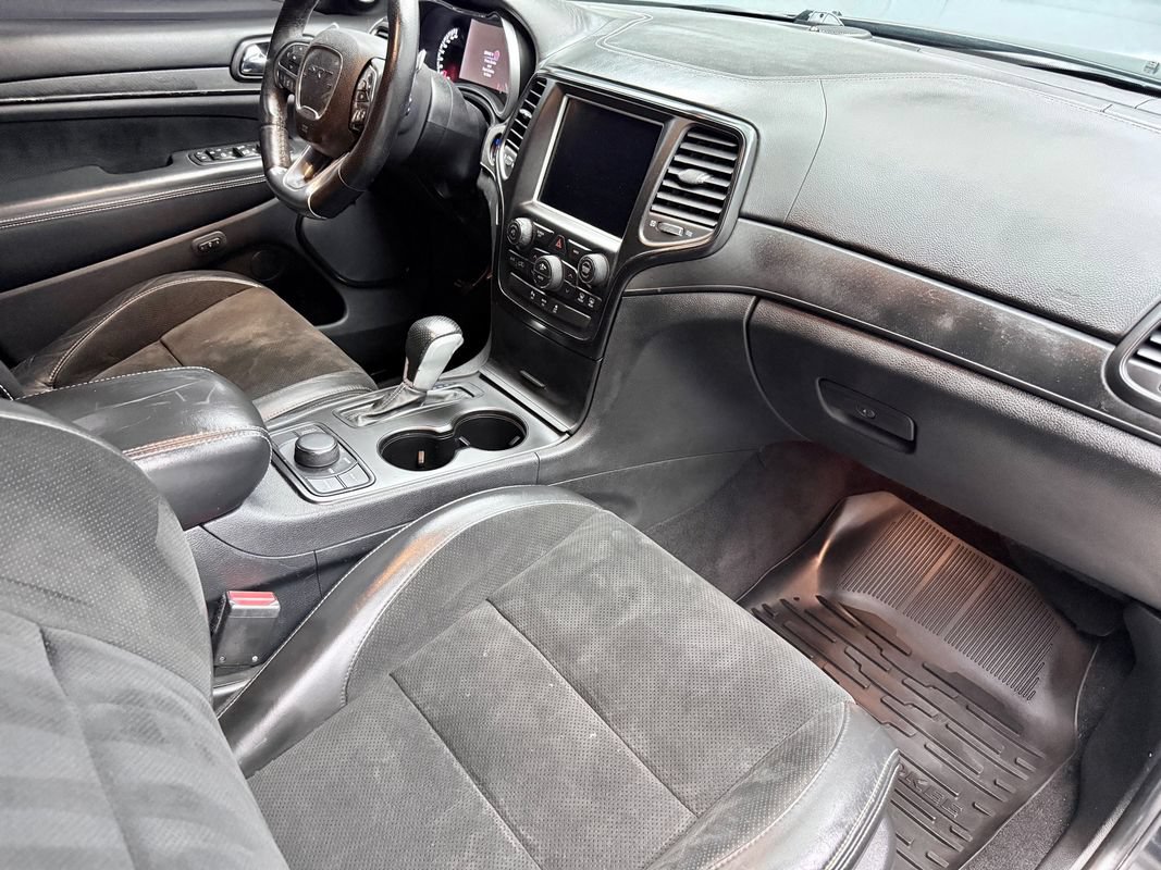 Used 2016 Jeep Grand Cherokee SRT AWD/4WD image 11