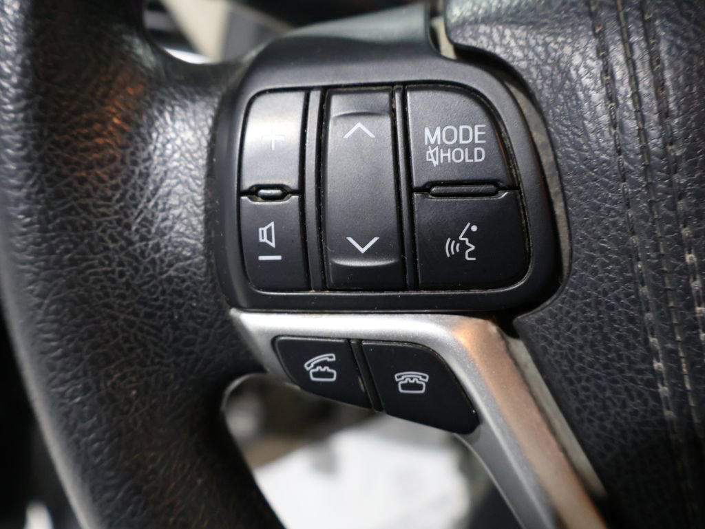 Used 2016 Toyota Sienna LE image 30