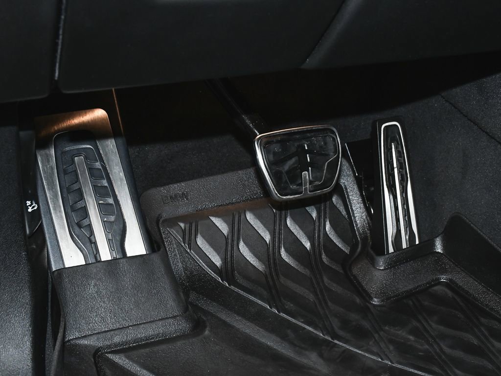 Used 2023 BMW X6 xDrive40i w/ Executive Package image 18