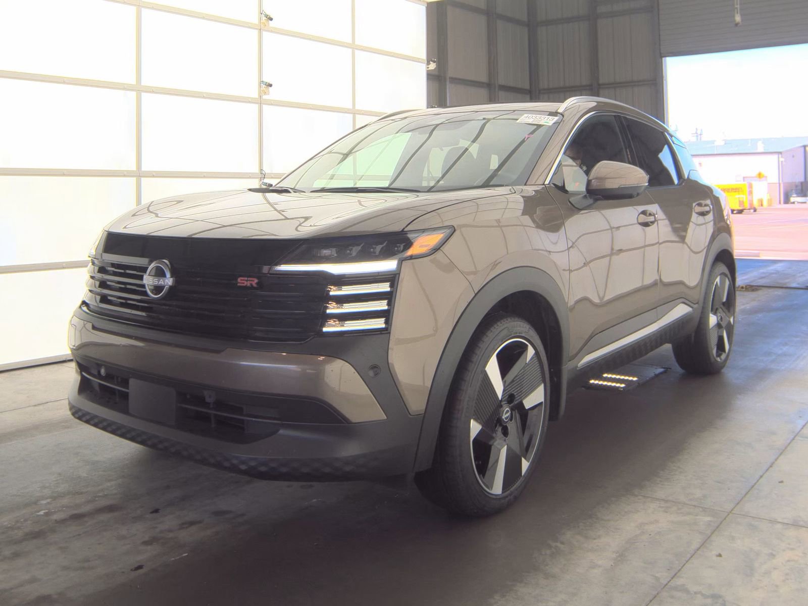 Used 2025 Nissan Kicks SR AWD/4WD image 4