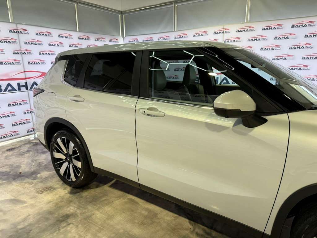 Used 2025 Mitsubishi Outlander Trail Edition image 7