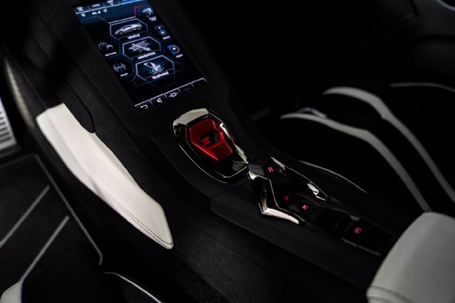 Used 2021 Lamborghini Huracan STO RWD image 22