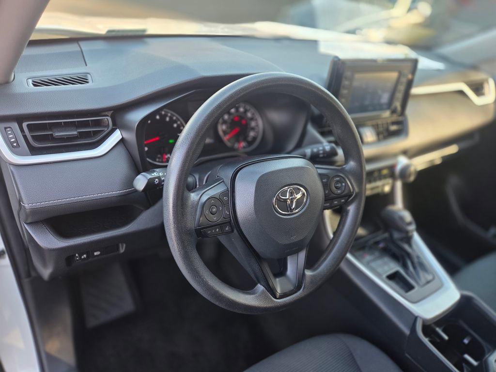 Used 2022 Toyota RAV4 LE AWD/4WD image 12